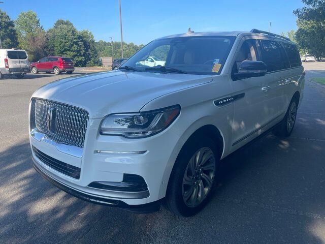 2024 Lincoln Navigator L Reserve — photo 1 of 26