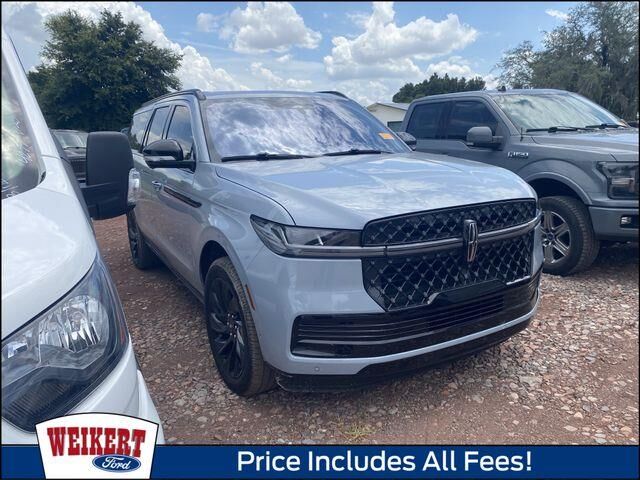 2025 Lincoln Navigator L Reserve — photo 1 of 10