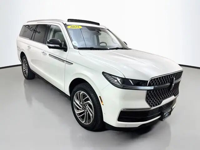 2025 Lincoln Navigator L Reserve — photo 1 of 47