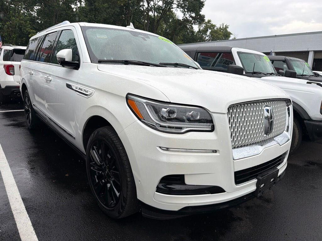 2023 Lincoln Navigator L Reserve — photo 1 of 1
