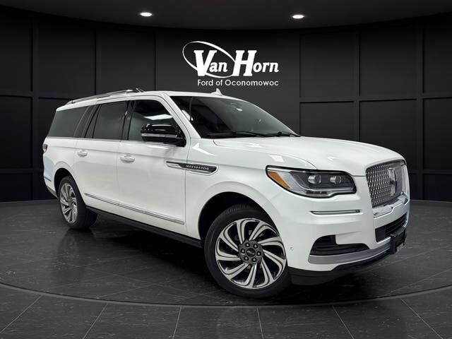 2023 Lincoln Navigator L Reserve — photo 1 of 26