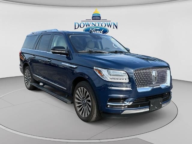 2019 Lincoln Navigator L Reserve — photo 1 of 10