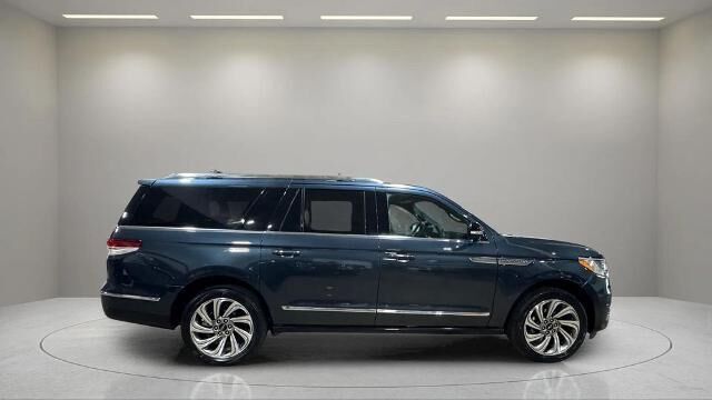 2022 Lincoln Navigator L Reserve — photo 1 of 35