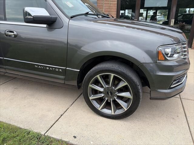 2017 Lincoln Navigator L Reserve — photo 1 of 13