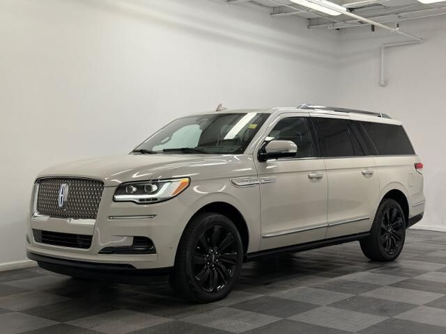 2022 Lincoln Navigator L Reserve — photo 1 of 26