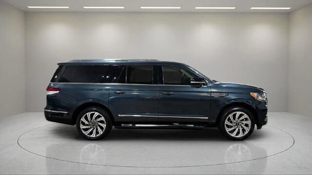 2022 Lincoln Navigator L Reserve