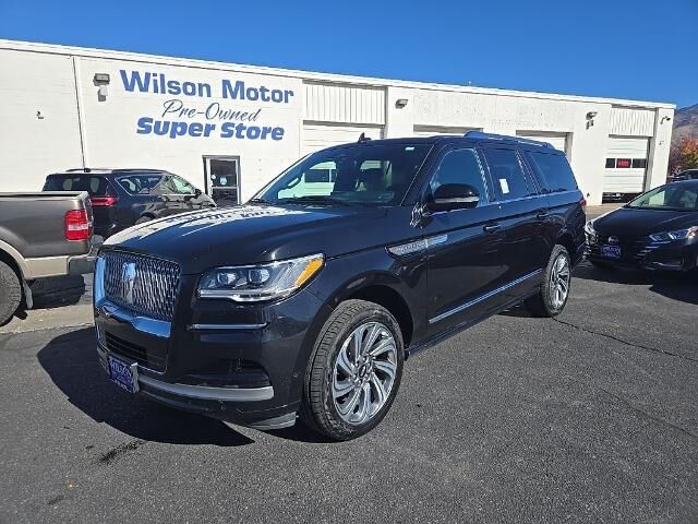 2024 Lincoln Navigator L Premiere — photo 1 of 13