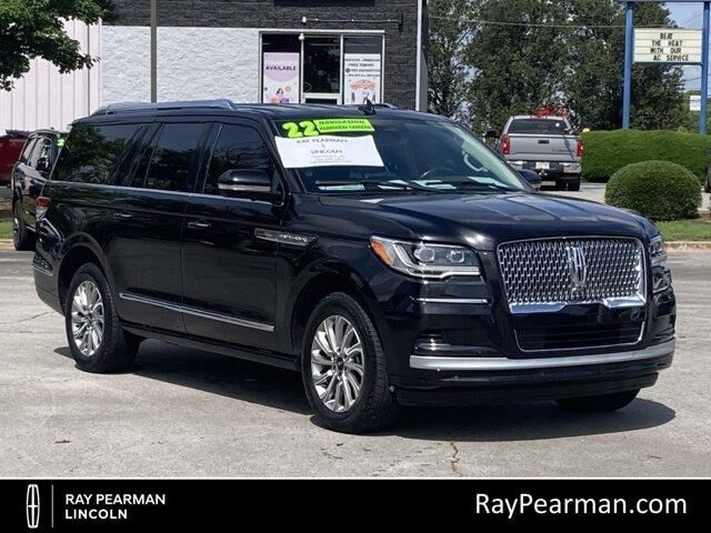 2022 Lincoln Navigator L Standard — photo 1 of 13