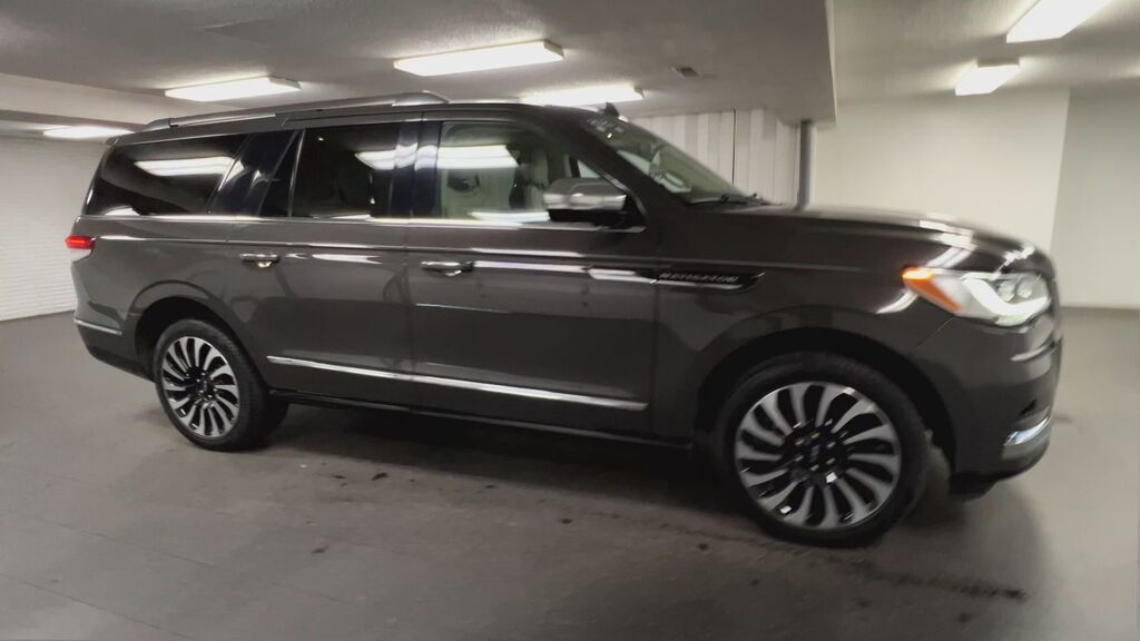 2023 Lincoln Navigator L Black Label L — photo 1 of 7