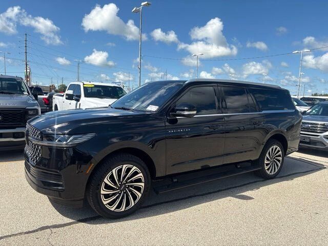 2025 Lincoln Navigator L Black Label — photo 1 of 44