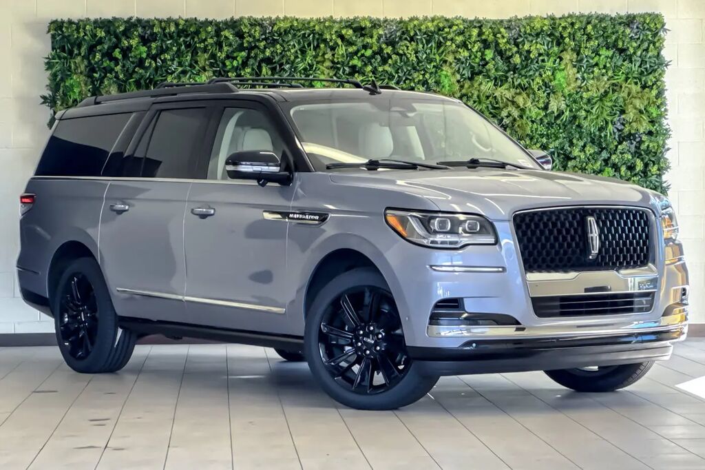 2024 Lincoln Navigator L Black Label — photo 1 of 13