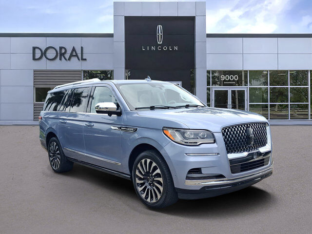 2022 Lincoln Navigator L Black Label — photo 1 of 2