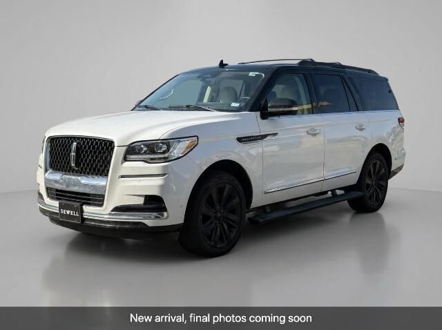 2022 Lincoln Navigator L Black Label — photo 1 of 7