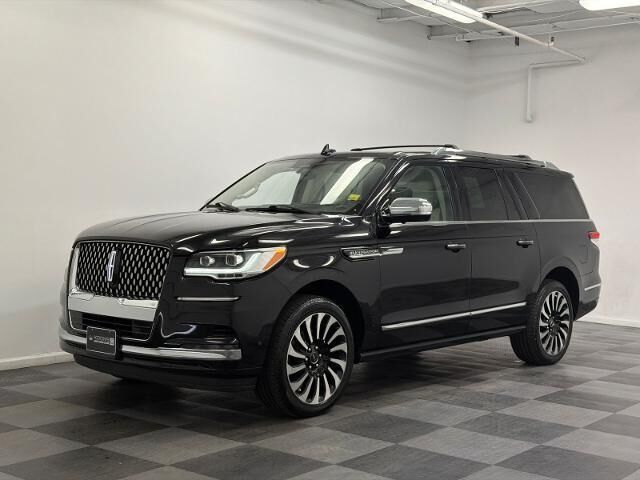2022 Lincoln Navigator L Black Label — photo 1 of 13