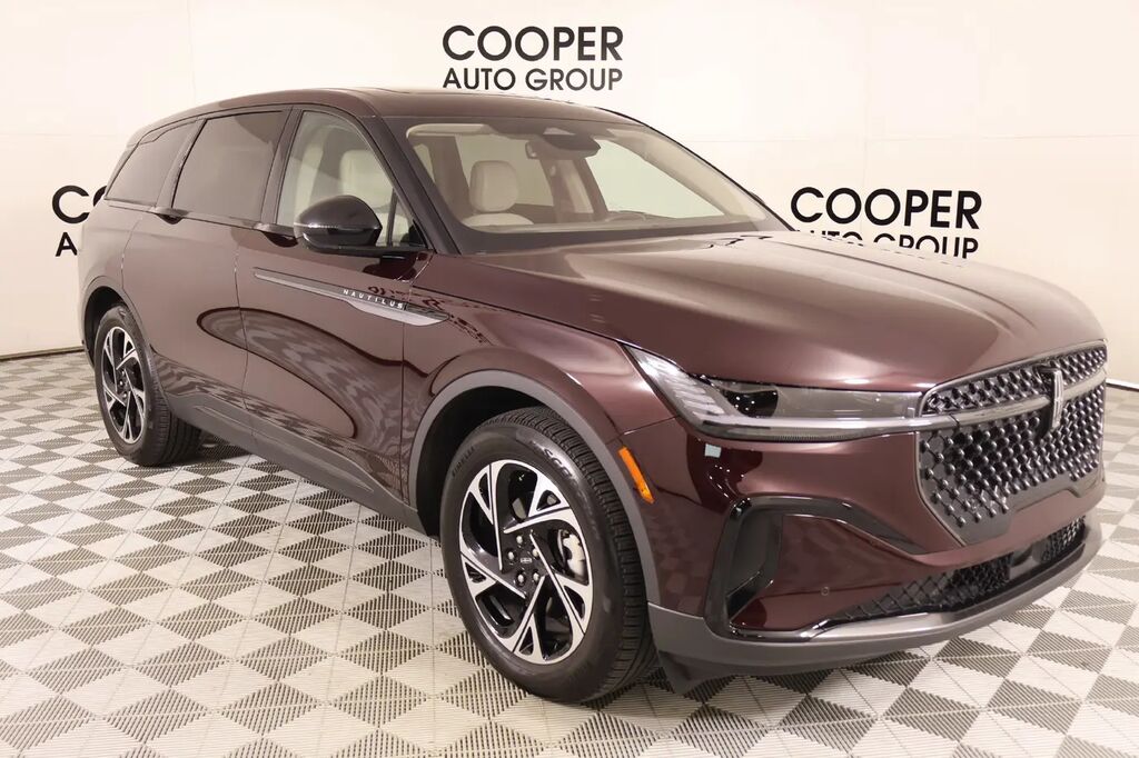 2025 Lincoln Nautilus Hybrid Premiere — photo 1 of 13