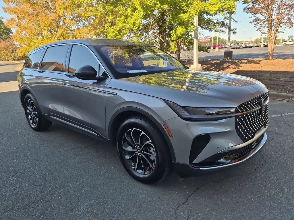 2025 Lincoln Nautilus Hybrid Premiere — photo 1 of 13