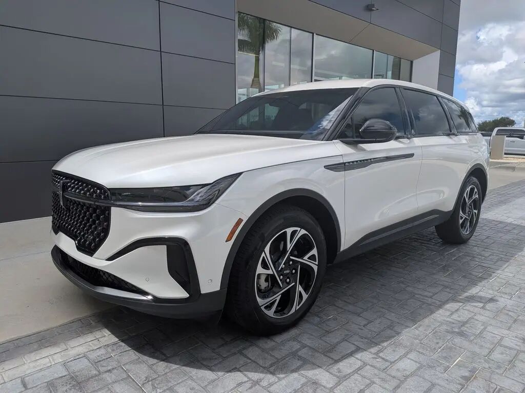 2024 Lincoln Nautilus Hybrid Premiere — photo 1 of 26