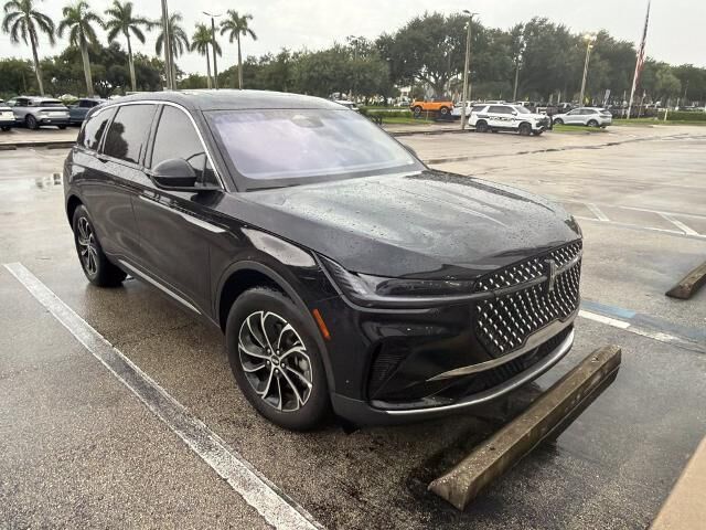 2024 Lincoln Nautilus Hybrid Premiere — photo 1 of 3