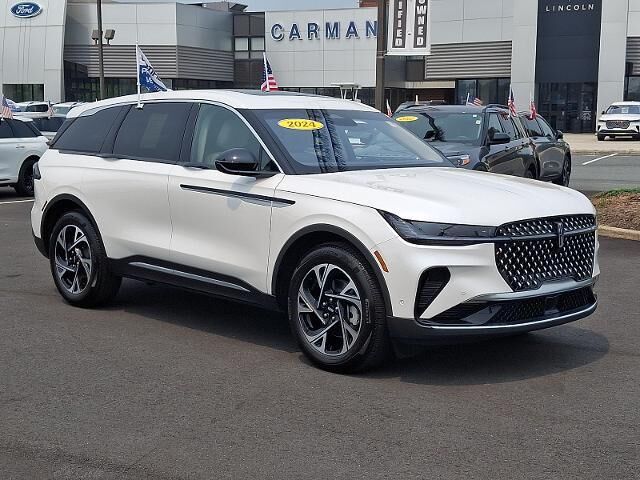 2024 Lincoln Nautilus Hybrid Premiere — photo 1 of 26