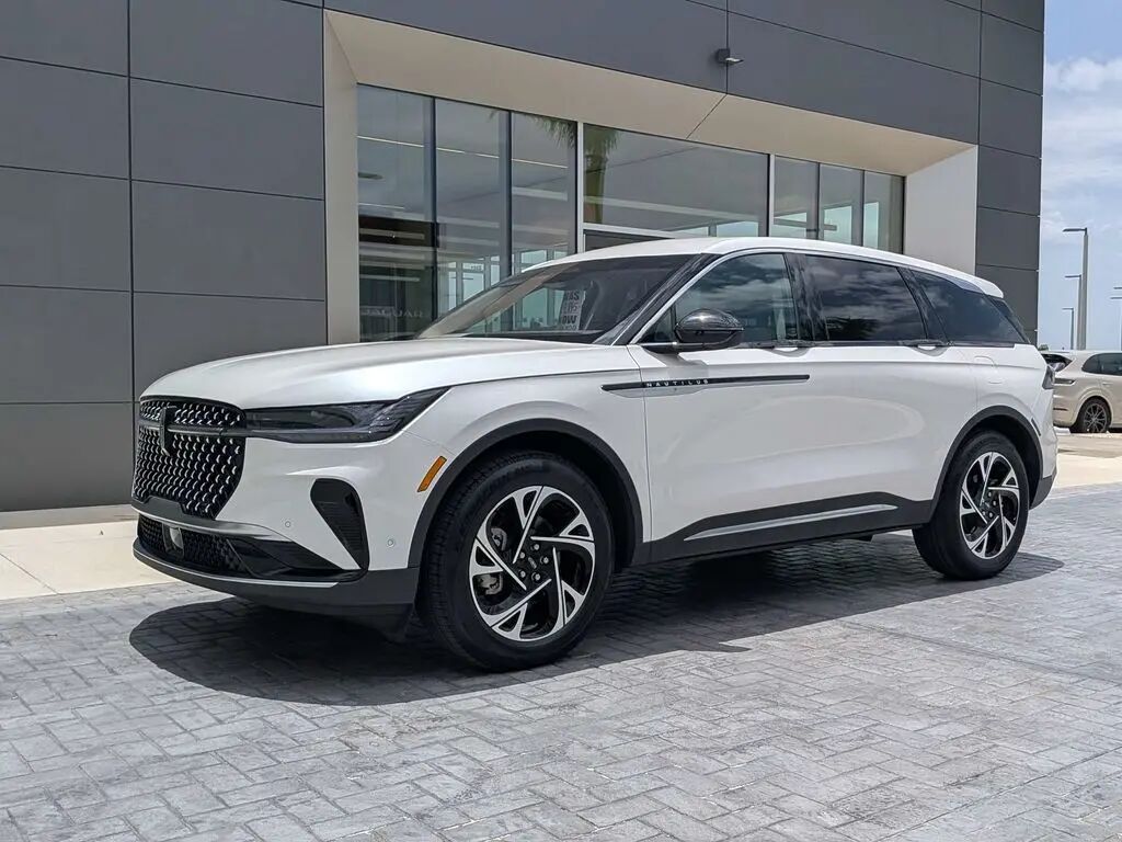 2024 Lincoln Nautilus Premiere — photo 1 of 13