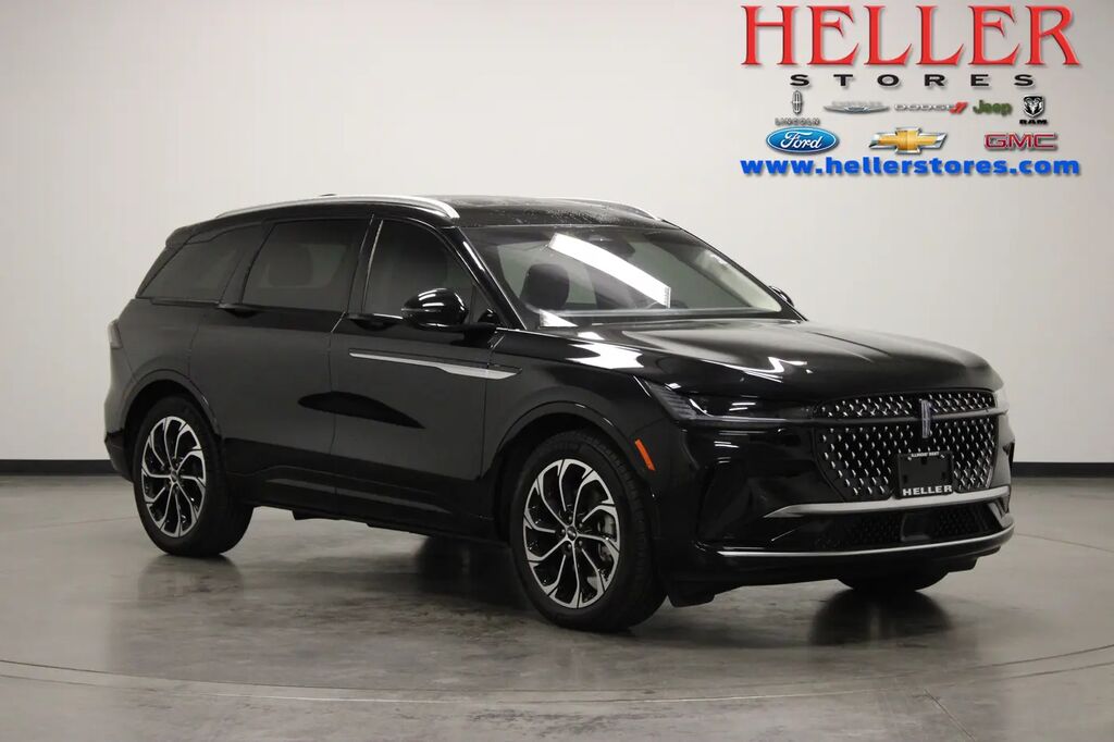 2025 Lincoln Nautilus Hybrid Reserve — photo 1 of 13