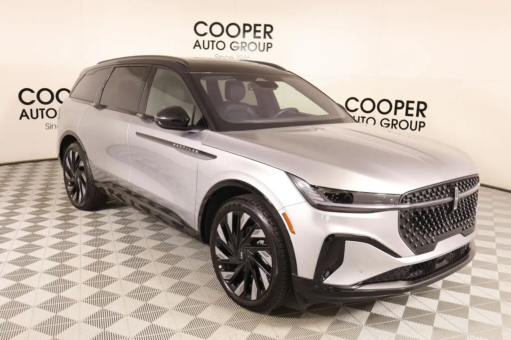 2025 Lincoln Nautilus Hybrid Reserve — photo 1 of 14