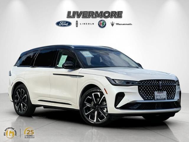 2026 Lincoln Nautilus Hybrid Reserve — photo 1 of 65
