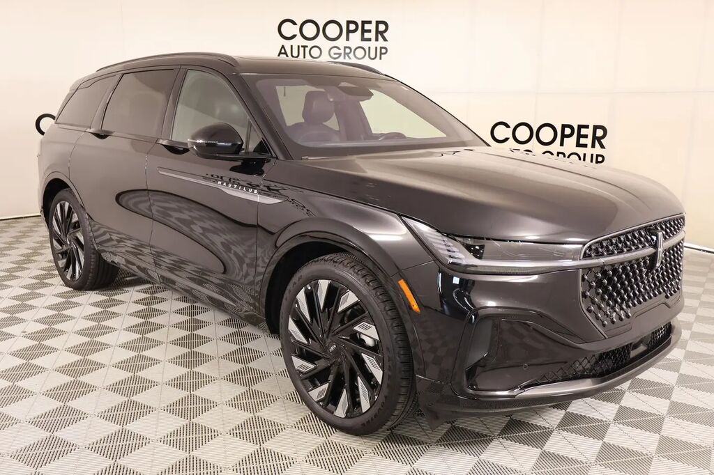 2025 Lincoln Nautilus Hybrid Reserve — photo 1 of 26