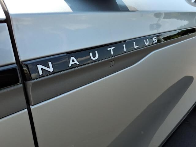 2025 Lincoln Nautilus Black Label — photo 1 of 12