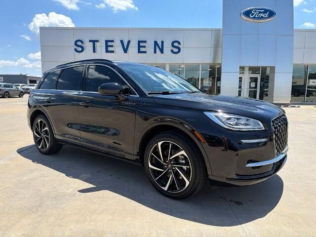 2025 Lincoln Corsair Grand Touring — photo 1 of 26