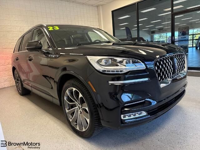 2023 Lincoln Aviator Grand Touring — photo 1 of 39