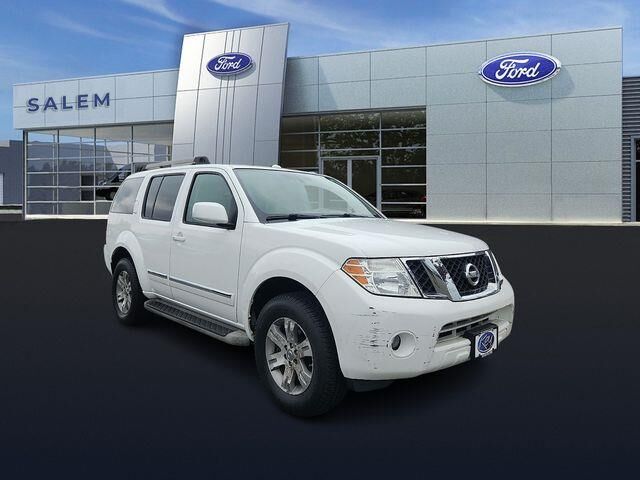 2011 Nissan Pathfinder S — photo 1 of 13