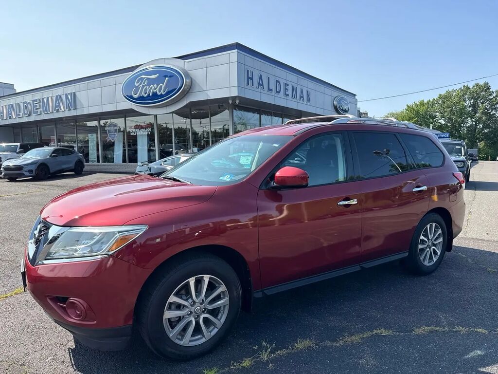2014 Nissan Pathfinder S — photo 1 of 14