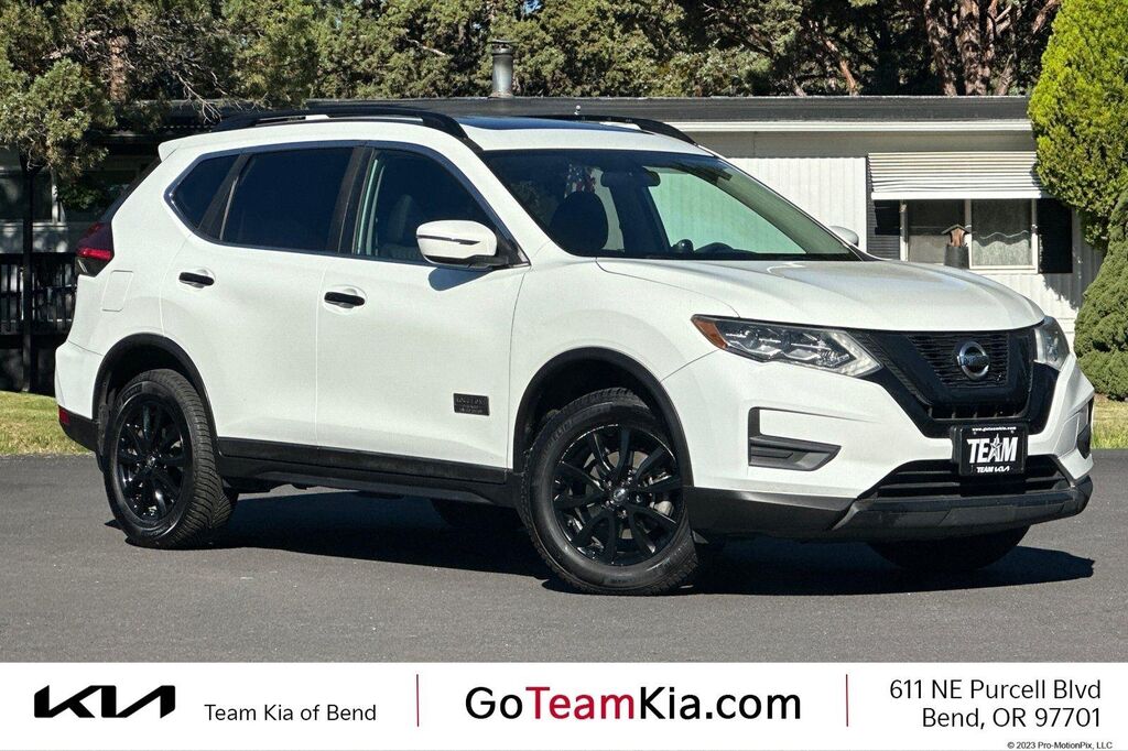 2017 Nissan Rogue SV — photo 1 of 13