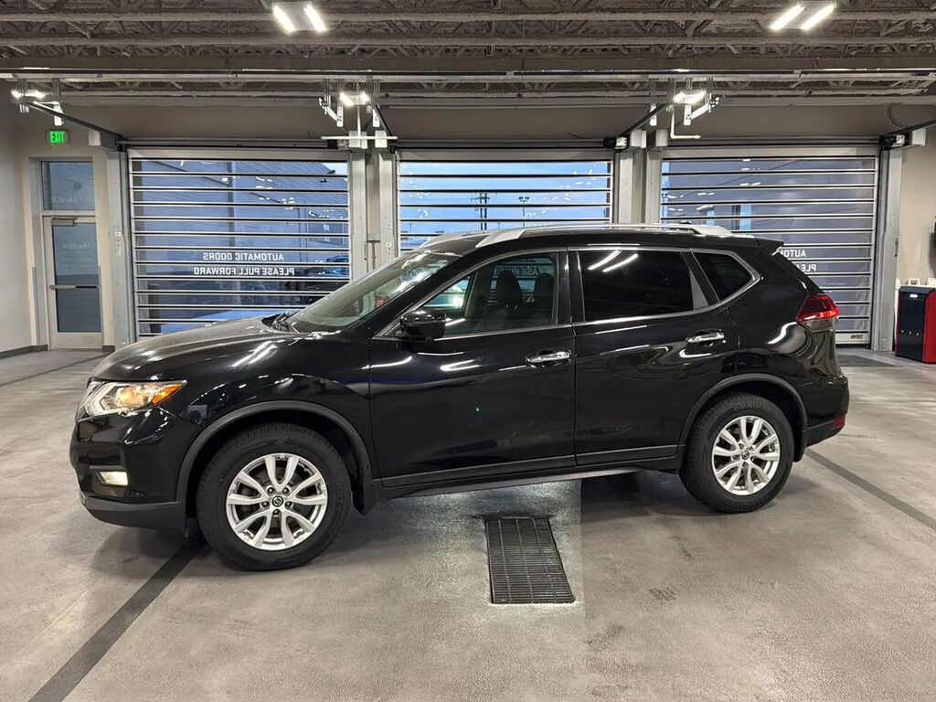 2018 Nissan Rogue SV — photo 1 of 26