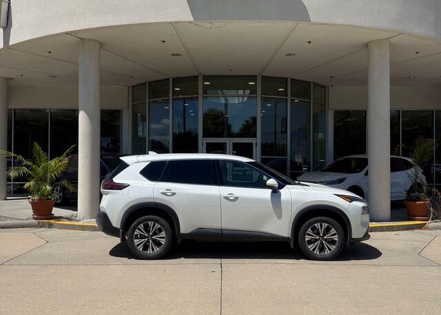 2021 Nissan Rogue SV — photo 1 of 27