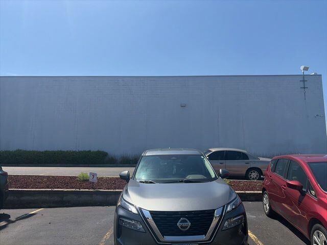 2021 Nissan Rogue SV — photo 1 of 13