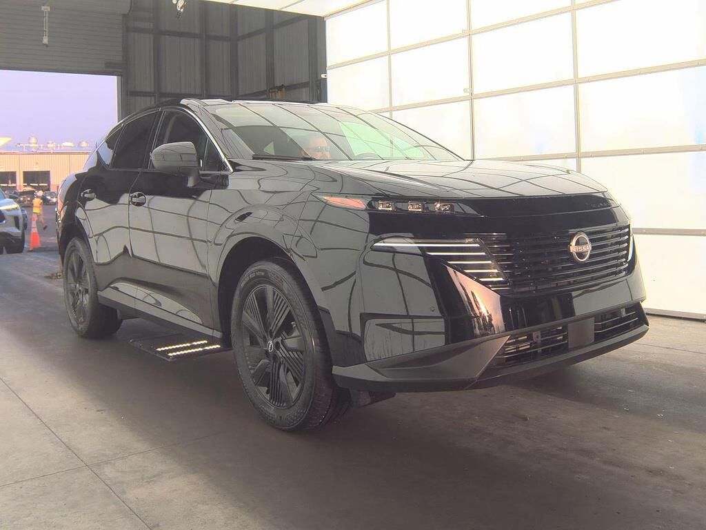 2025 Nissan Murano SV — photo 1 of 10