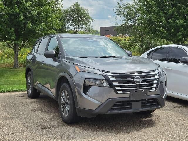 2024 Nissan Rogue S — photo 1 of 6