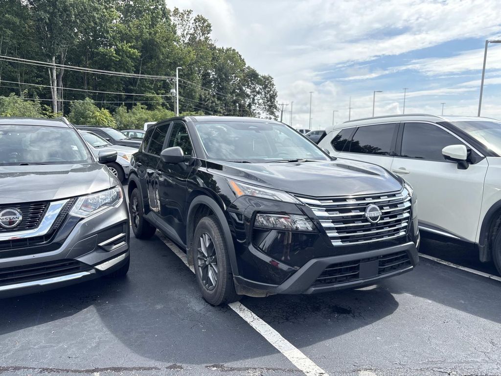 2025 Nissan Rogue — photo 1 of 8