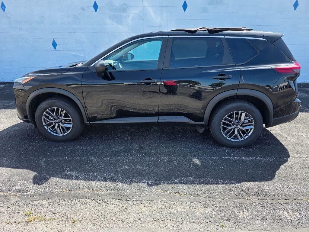 2024 Nissan Rogue S — photo 1 of 25