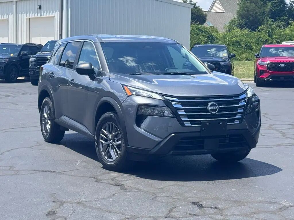 2024 Nissan Rogue S — photo 1 of 13