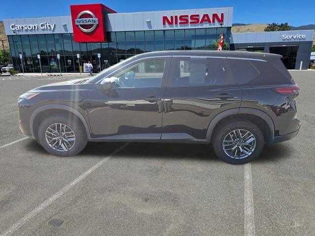2024 Nissan Rogue S — photo 1 of 8