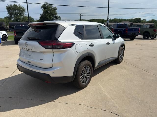 2024 Nissan Rogue S — photo 1 of 8