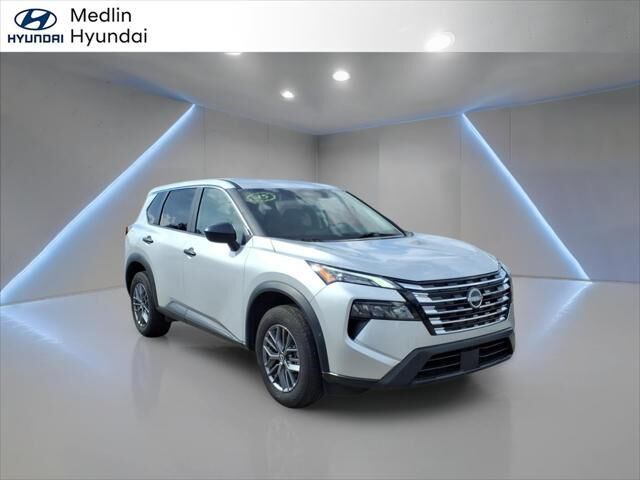 2025 Nissan Rogue S — photo 1 of 26