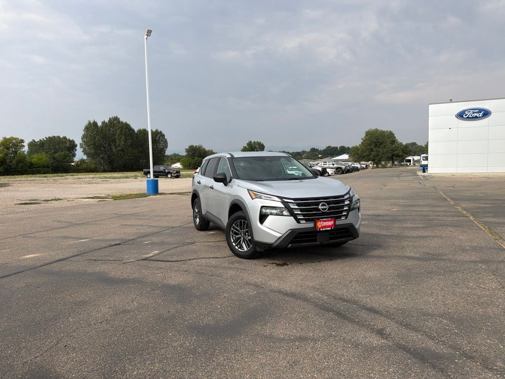 2024 Nissan Rogue S — photo 1 of 13
