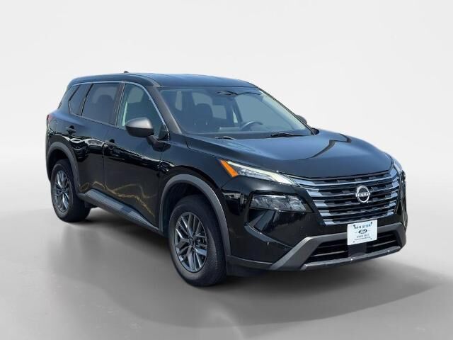 2024 Nissan Rogue S — photo 1 of 13