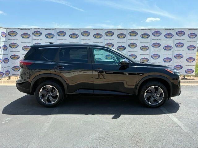 2024 Nissan Rogue SV — photo 1 of 13