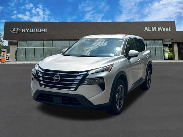 2025 Nissan Rogue SV — photo 1 of 26