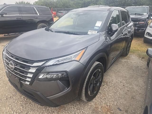 2025 Nissan Rogue SV — photo 1 of 4